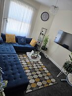 Charming Wolverhampton Apartment With Private Entrance