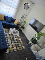Charming Wolverhampton Apartment With Private Entrance