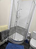 Charming Wolverhampton Apartment With Private Entrance