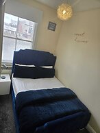Charming Wolverhampton Apartment With Private Entrance