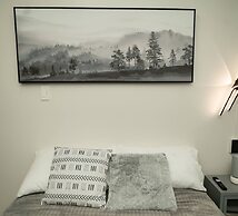 2-bedroom Elegant Condo With Sunrise & Mountain View