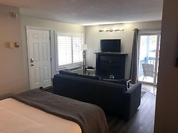 Freshly Upgraded Cozy Studio
