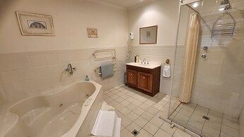 Riesling Trail and Clare Valley Cottages