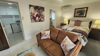 Riesling Trail and Clare Valley Cottages