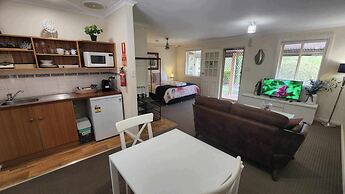 Riesling Trail and Clare Valley Cottages