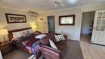 Riesling Trail and Clare Valley Cottages