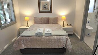 Riesling Trail and Clare Valley Cottages