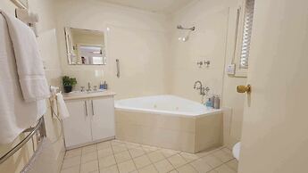 Riesling Trail and Clare Valley Cottages