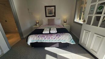 Riesling Trail and Clare Valley Cottages