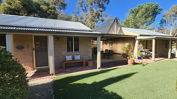 Riesling Trail and Clare Valley Cottages