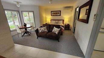 Riesling Trail and Clare Valley Cottages