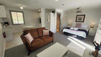 Riesling Trail and Clare Valley Cottages
