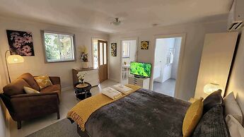 Riesling Trail and Clare Valley Cottages