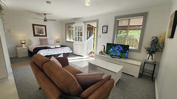 Riesling Trail and Clare Valley Cottages