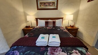 Riesling Trail and Clare Valley Cottages