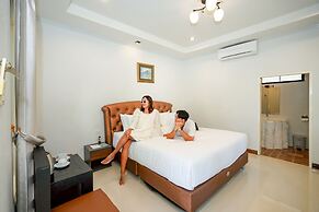 Kenikar Raintree Residence Hotel