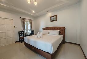 Kenikar Raintree Residence Hotel