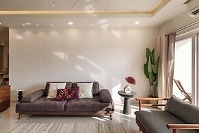 The Ivy Apartment by Red Olive