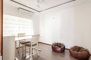 The Ivy Apartment by Red Olive