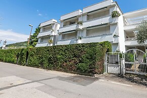 Max House