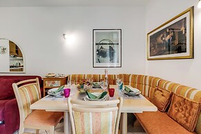 Max House