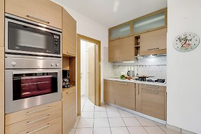 Max House