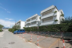 Max House