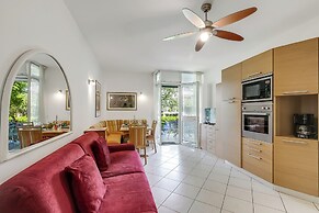 Max House