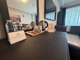 THE ONE HOTEL