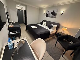 THE ONE HOTEL