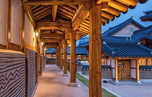 Gyeongwonjae By Walkerhill