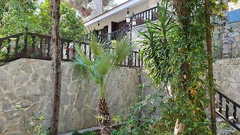 Charming Villa in Moniatis, Cyprus - Private Pool & Garden