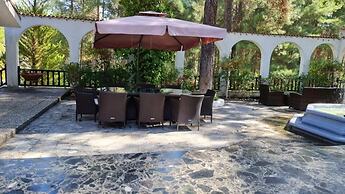 Charming Villa in Moniatis, Cyprus - Private Pool & Garden
