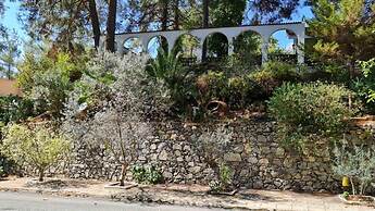 Charming Villa in Moniatis, Cyprus - Private Pool & Garden