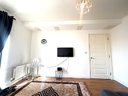 Pet Friendly - 4 Guests - Free Parking