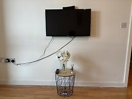 Pet Friendly - 4 Guests - Free Parking