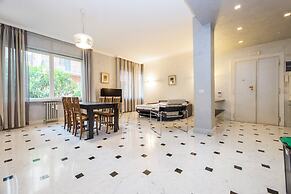 Spacious flat with Balcony