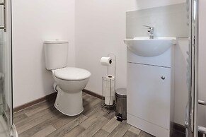 4BR Contractor Accommodation w 4 Bathroom