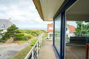 Spacious Apartment With Sea Views