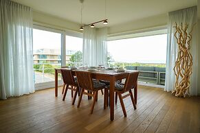 Spacious Apartment With Sea Views