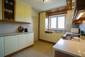 Spacious Apartment With Sea Views