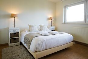 Spacious Apartment With Sea Views