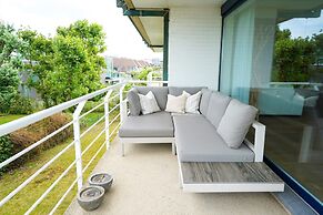 Spacious Apartment With Sea Views