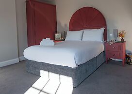 Poets 24 Apartments