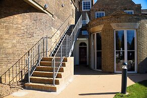 Poets 24 Apartments