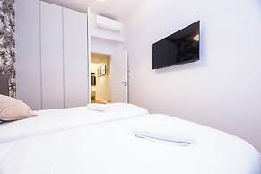 Chic apartments in Piazza Dante