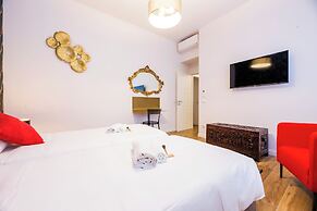 Chic apartments in Piazza Dante