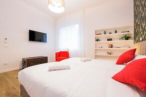 Chic apartments in Piazza Dante