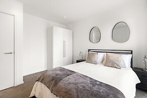 2 Bed-sleeps 4-balcony-family Friendly