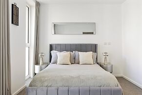2 Bed-sleeps 4-balcony-family Friendly